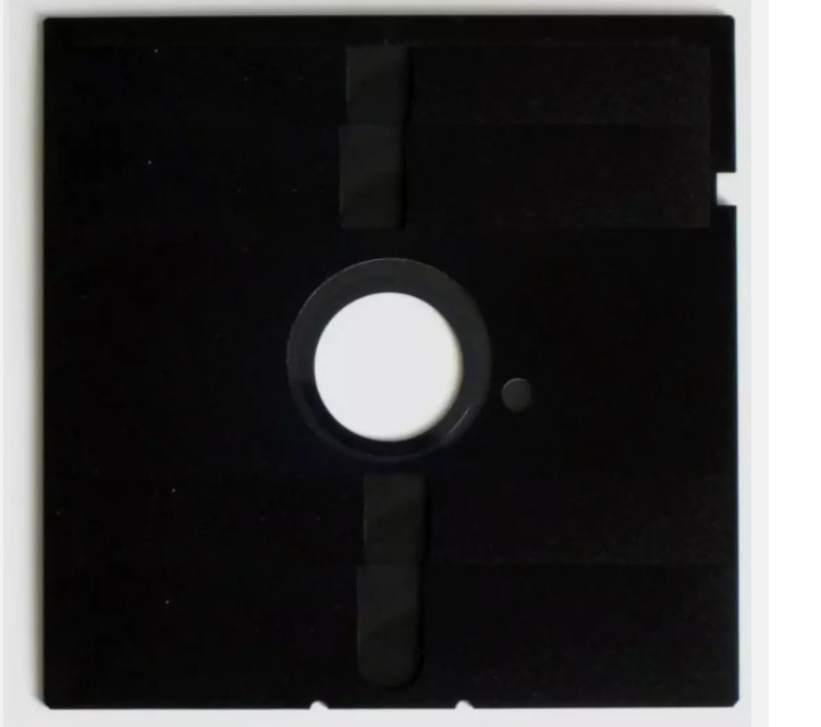 100 NEW IN APPEARANCE NON WORKING 5.25 FLOPPY DISKS.   (5 1/4 FLOPPY DISKETTES)