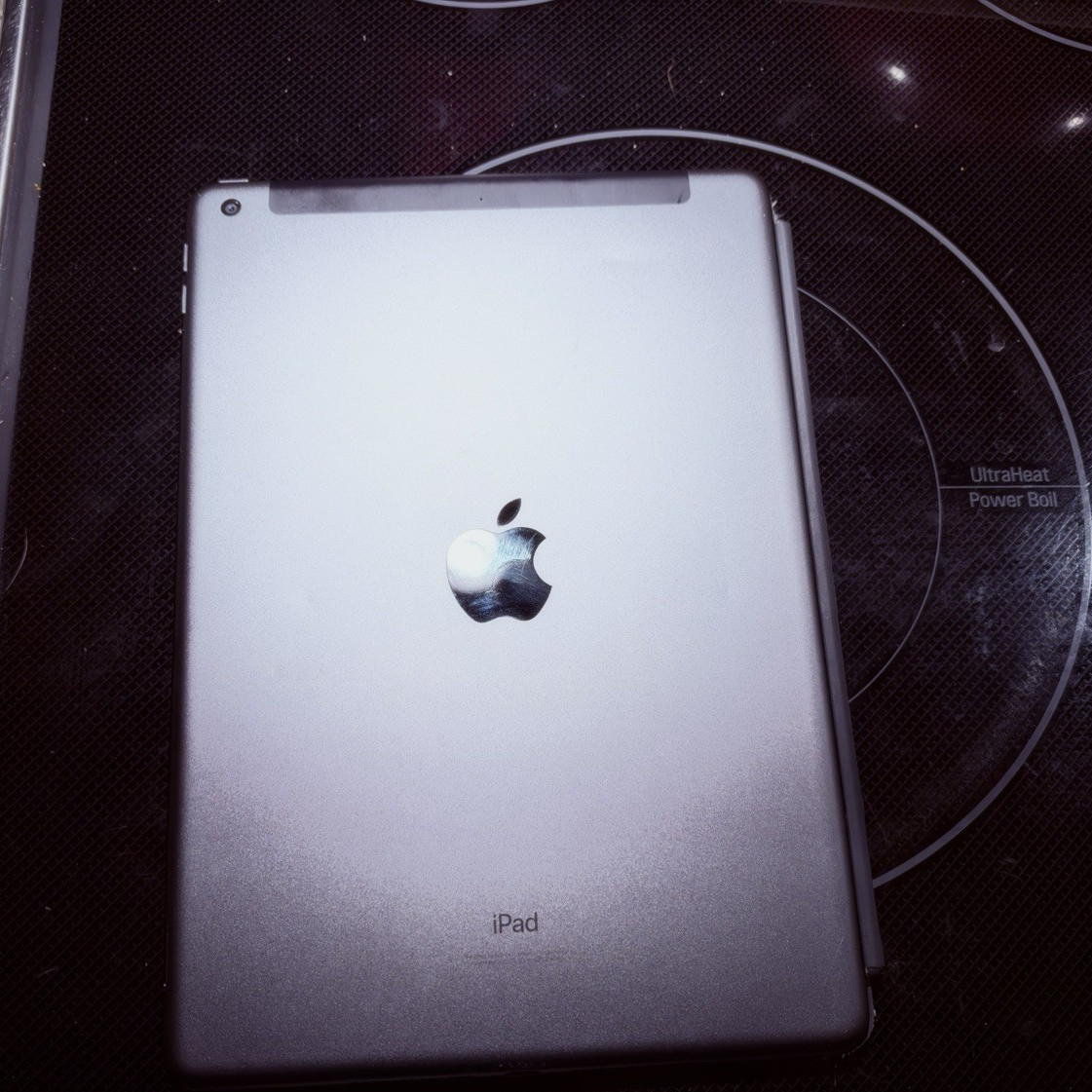 Apple iPad 10.9 in 256GB Wi-Fi Tablet, Silver (Apple iPad Series)