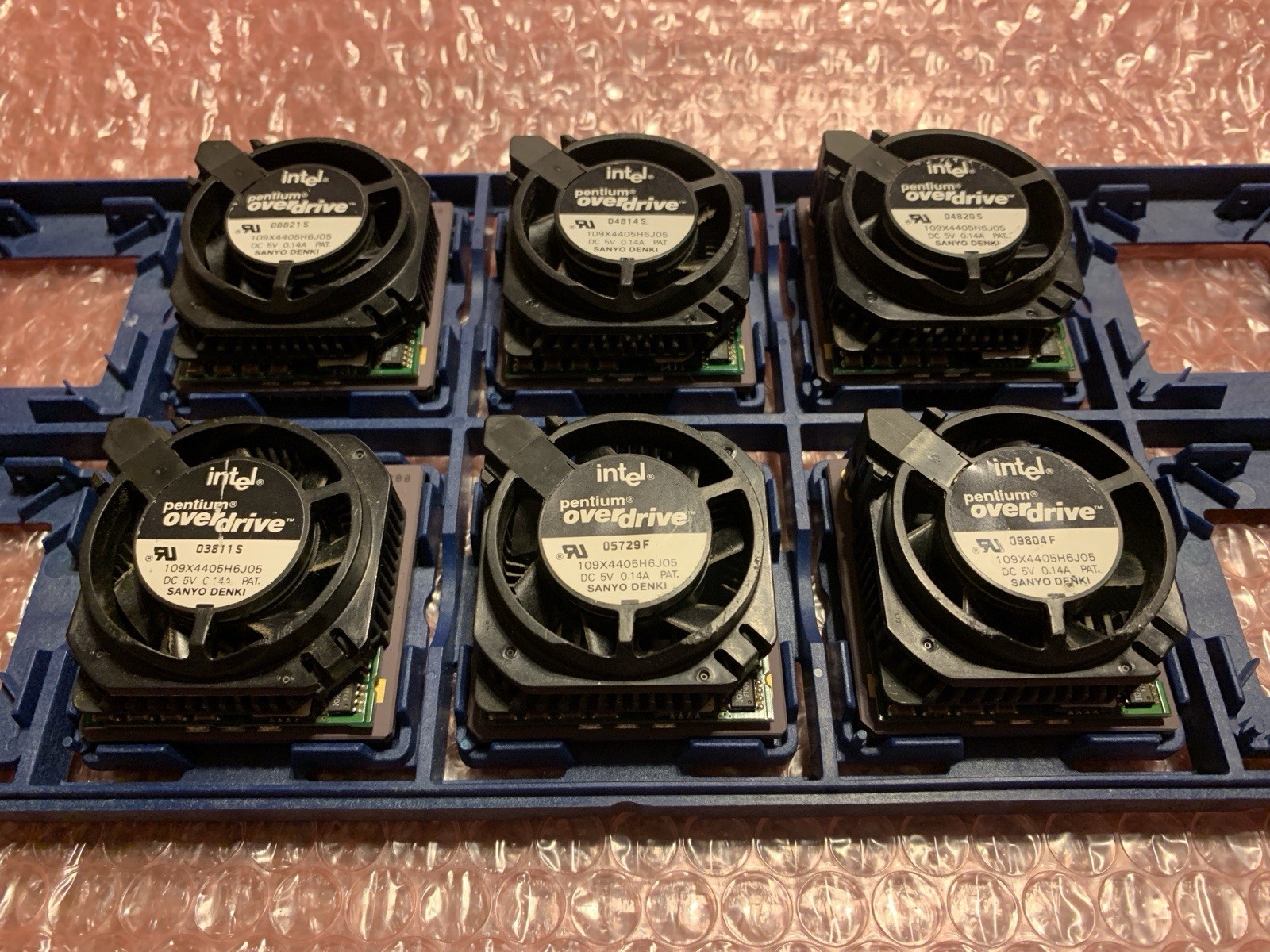 Qty: 1x Intel 200mhz MMX Pentium Overdrive w/ OEM Fan PODPMT66X200