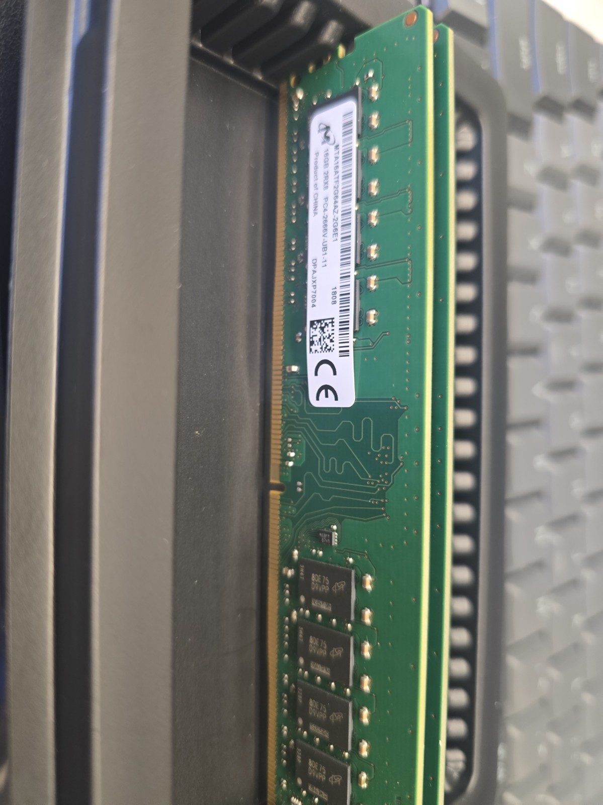 Micron 16GB 2666MHz PC4-21300 Non ECC (DDR4 SDRAM) Memory (MTA16ATF2G64AZ-2G6E1)