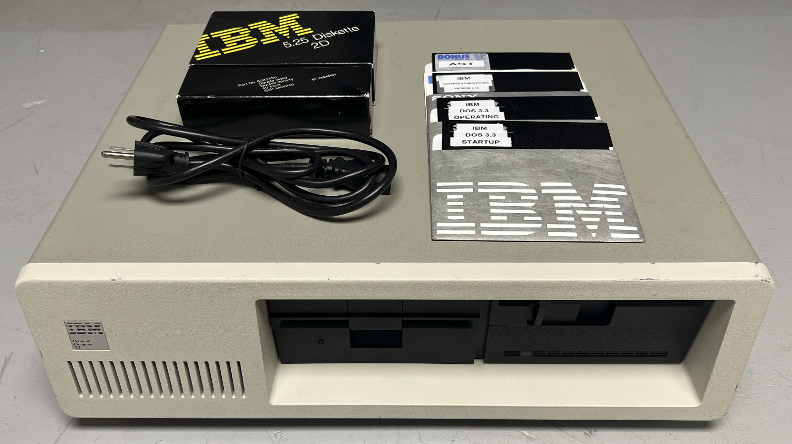 IBM PC XT Model 5160 - Dual Floppy - 640k RAM - Seagate ST-225 - AST SixPakPlus