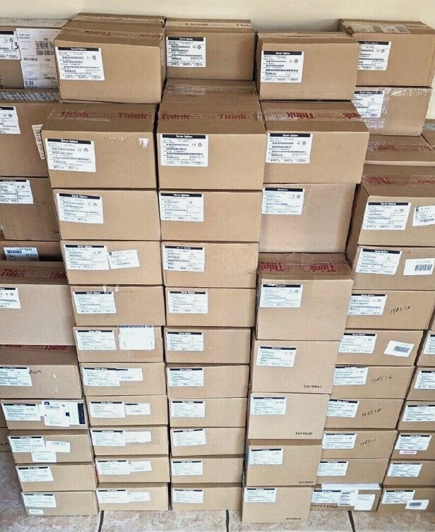 NEW LENOVO/IBM 3204 85Y5863 00L4520 450GB 2.5'' 10K 6G SAS Storwize V7000 HDD