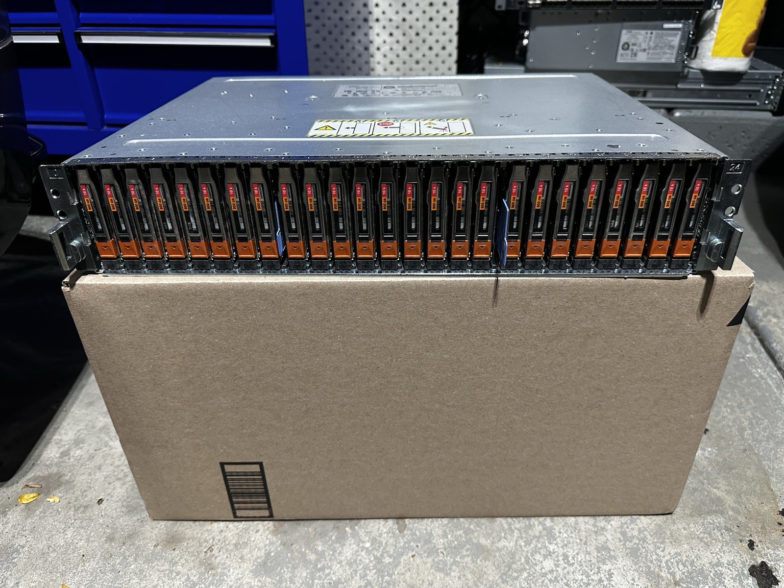 EMC SAE Enterprise SAN Disk Array Rack Mount SAS RJ-45 RS-232 RAID populated 