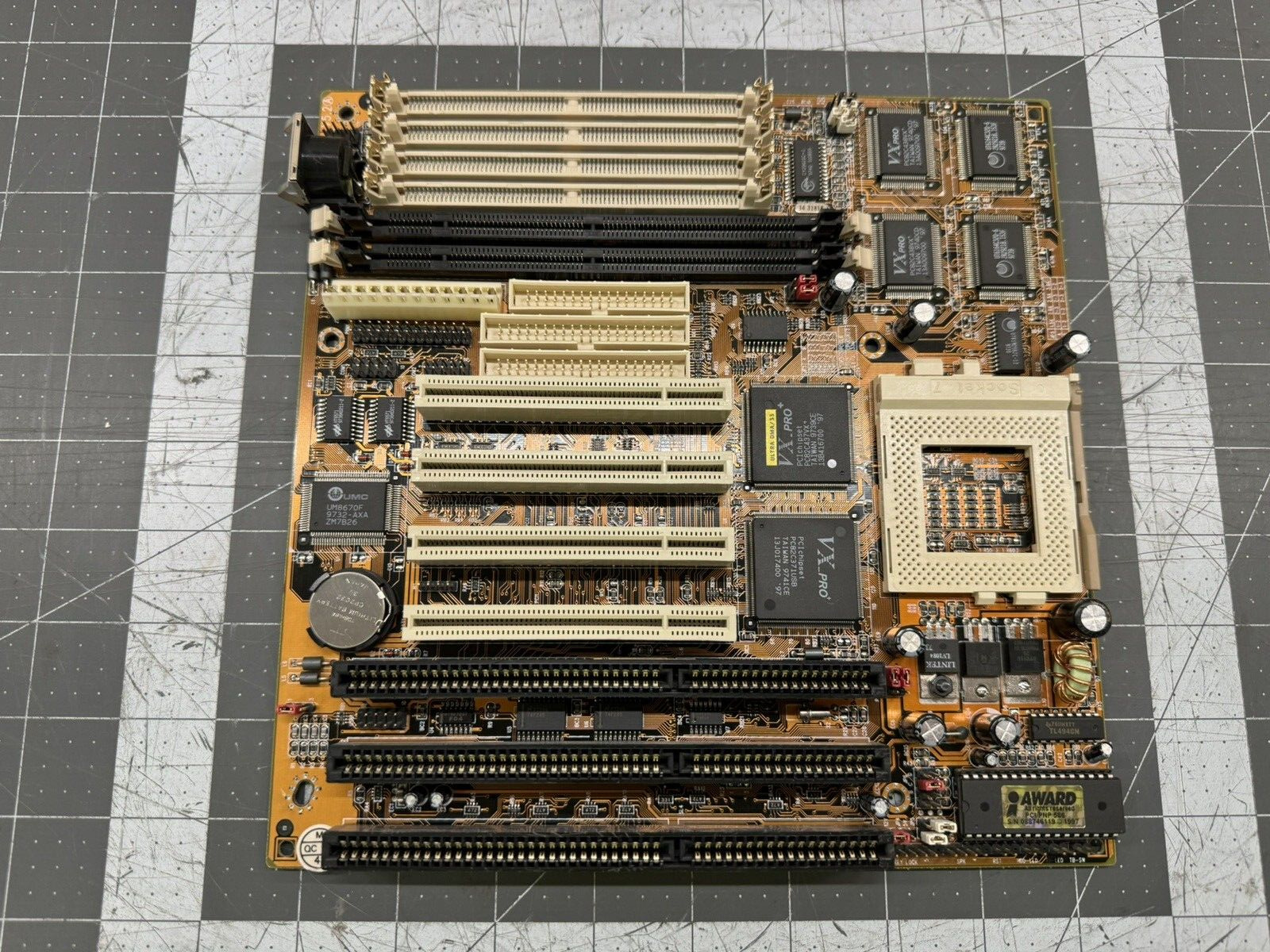 Amptron PM8400C/D Socket 7 Motherboard w 512k PB Cache VX Pro Chipset WORKING
