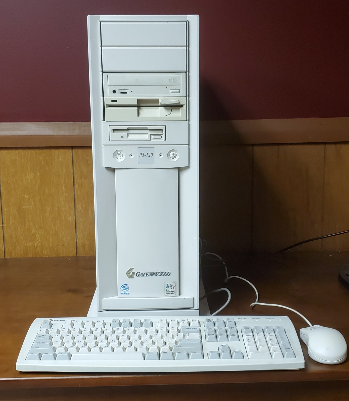 Gateway 2000 P5-120 full tower ATX Pentium w/SoundBlaster 16, keyboard,