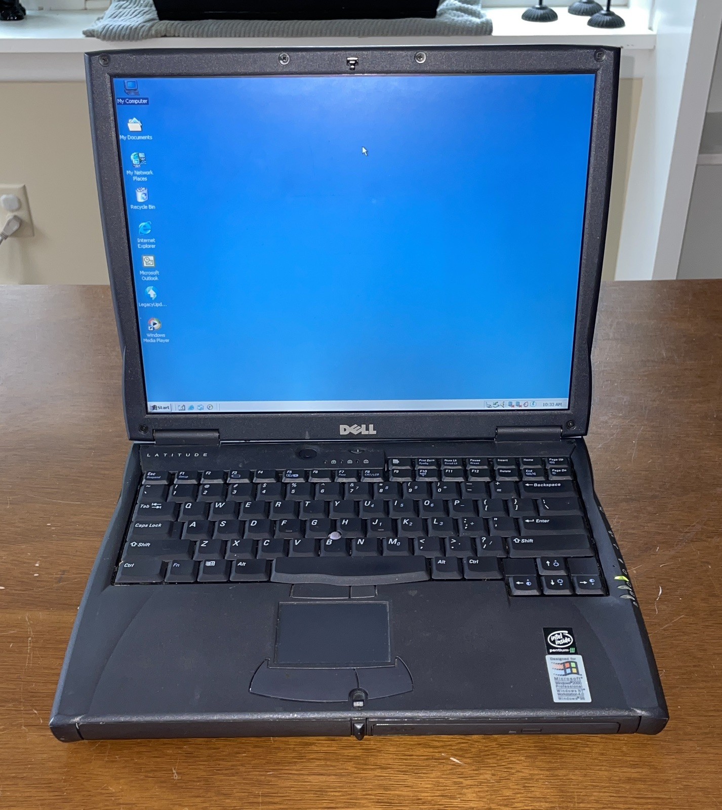 Dell Latitude C610 Retro Windows 2000 Laptop (KG11)
