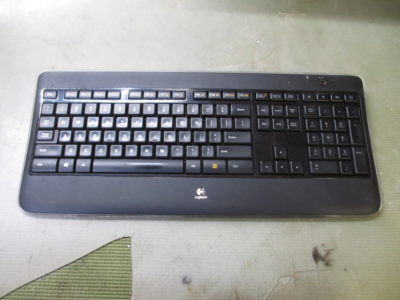 Logitech K800 (Y-R0065) Illuminated Wireless Keyboard - NO dongle
