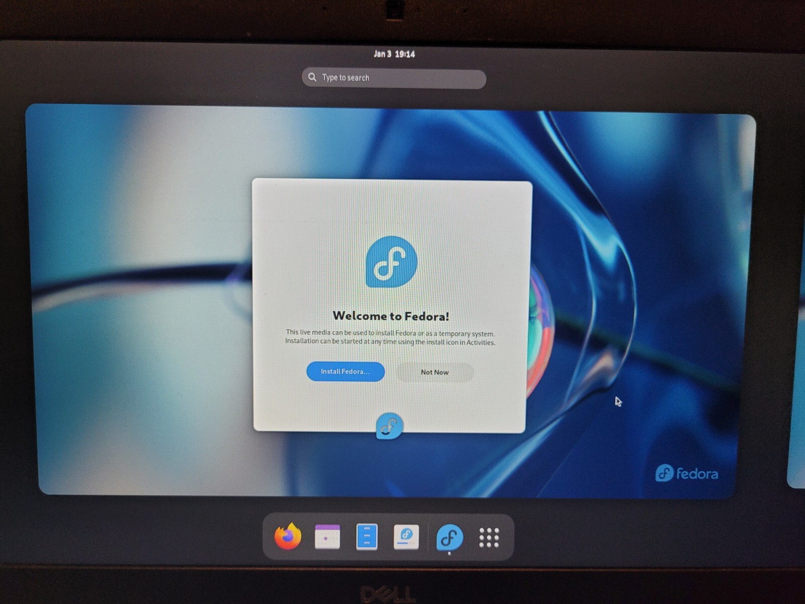 Fedora 39 Workstation Bootable on 16G USB Stick