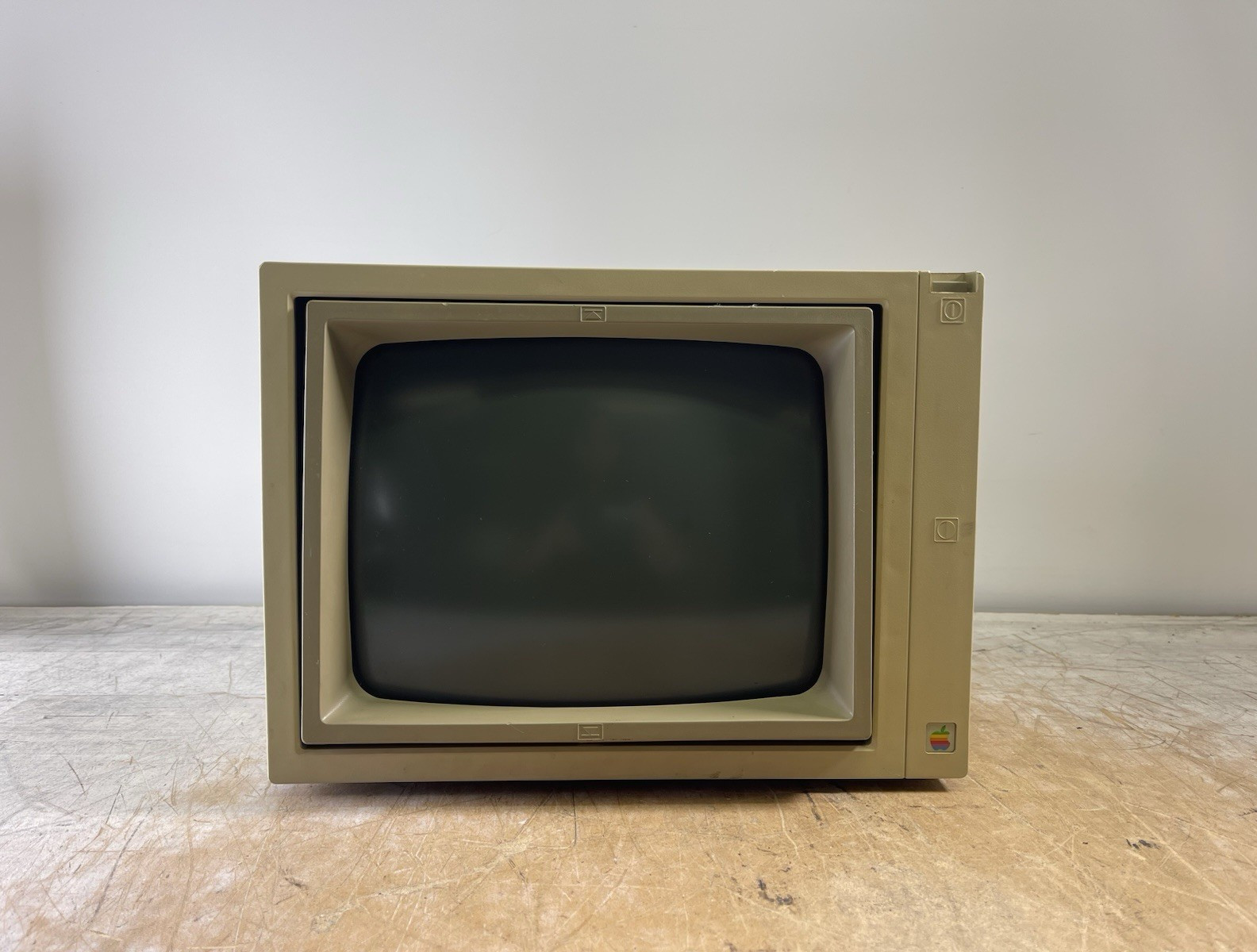 VINTAGE APPLE A2M2010 GREEN-PHOSPHOR MONOCHROME CRT MONITOR II