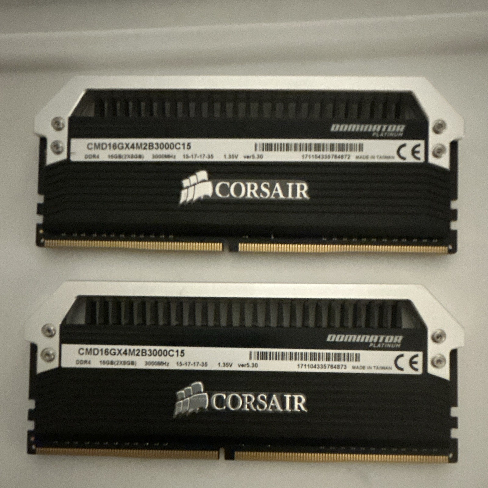 Corsair Dominator Platinum 16GB (2x8GB) DDR4-3000 ECC DIMM CMD16GX4M2B3000C15