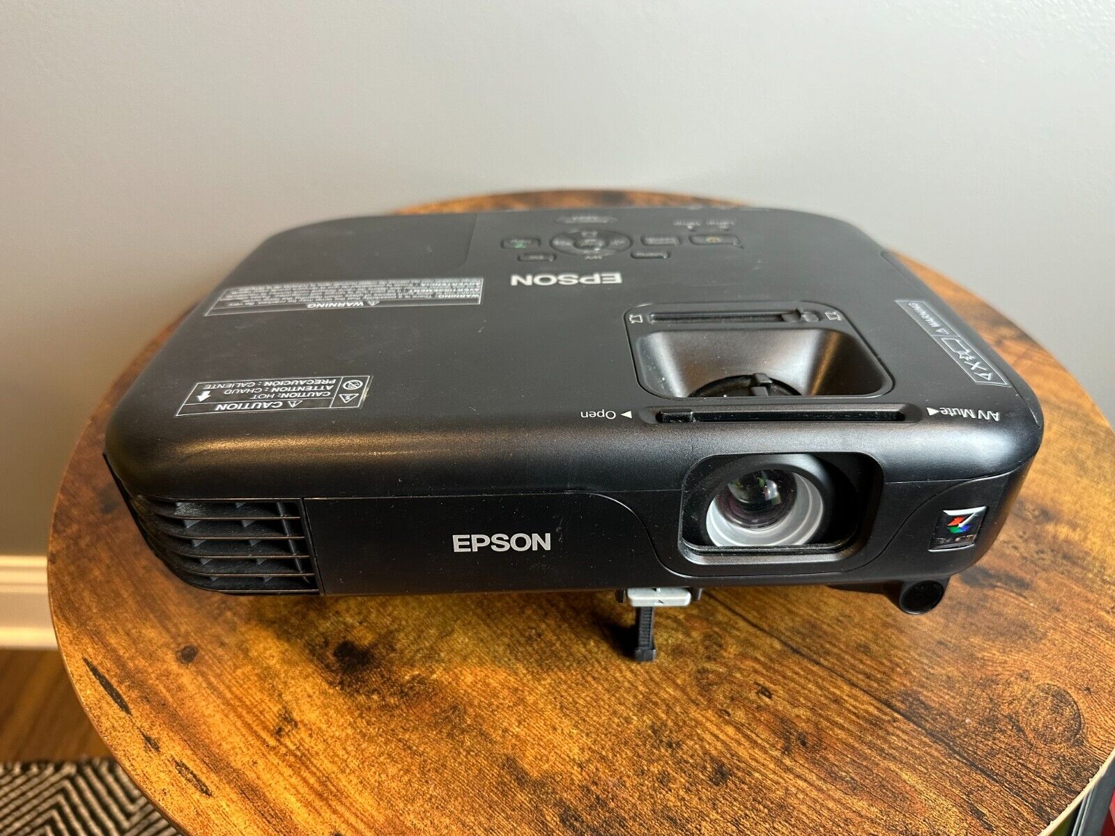 Epson PowerLite 1221 Projector H429A, Tested No Remote