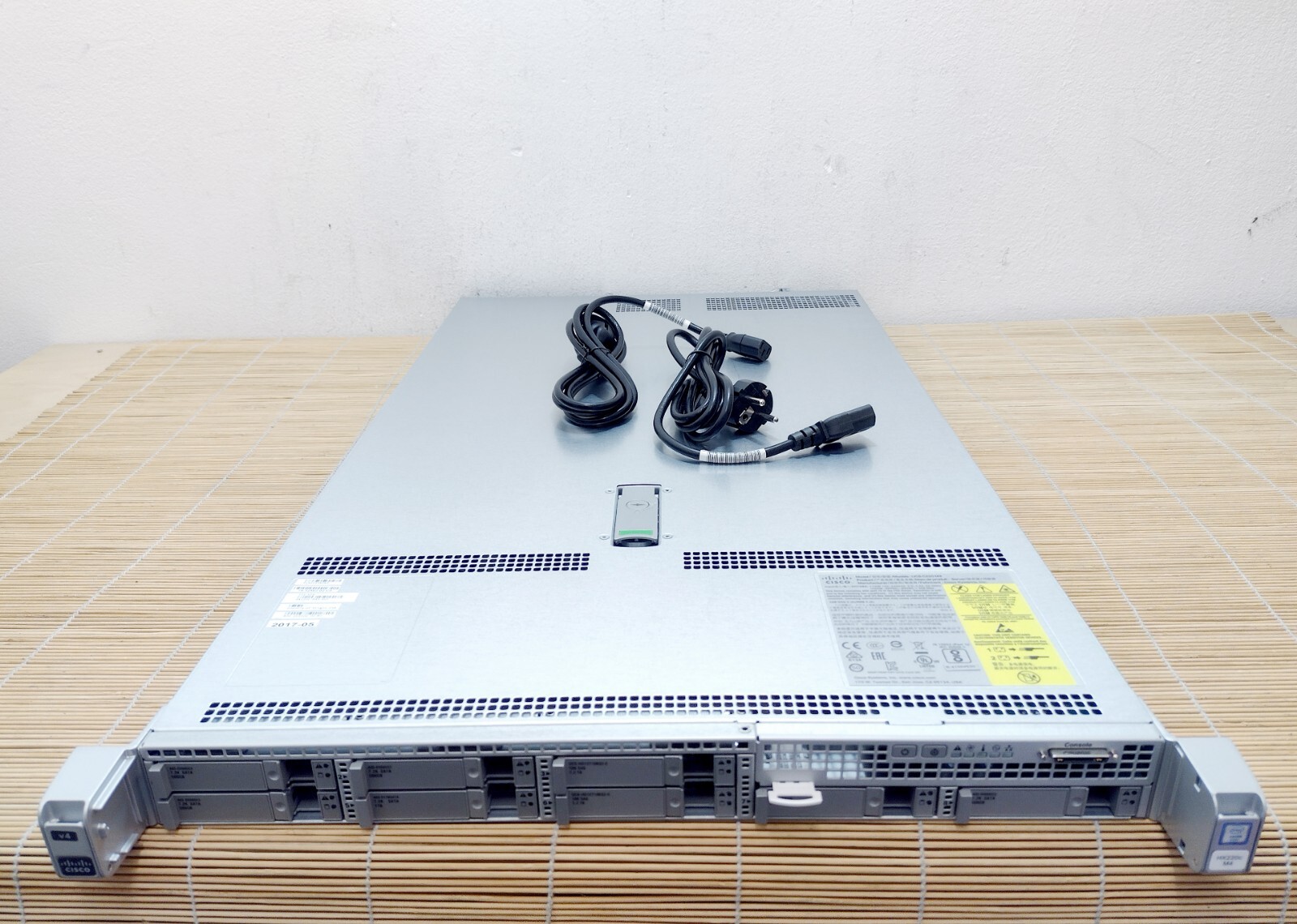 Cisco HX220C-M4S HX220C M4 Hyperflex System 16GB RAM 2x E5-2609V4 CPU 2x AC PSU