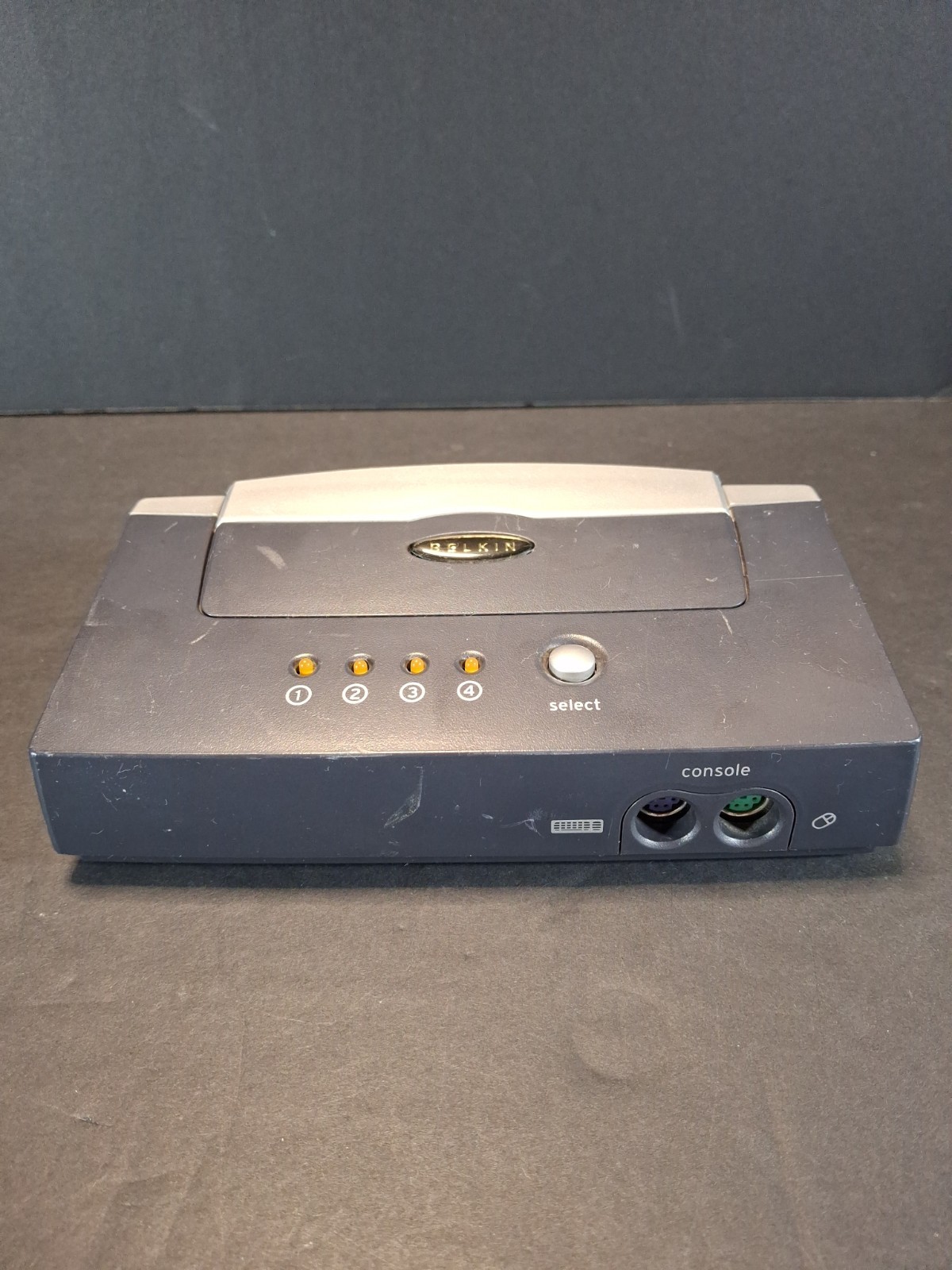 Belkin Omniview F1DB104P  E Series 4-port KVM NO POWER ADAPTER 