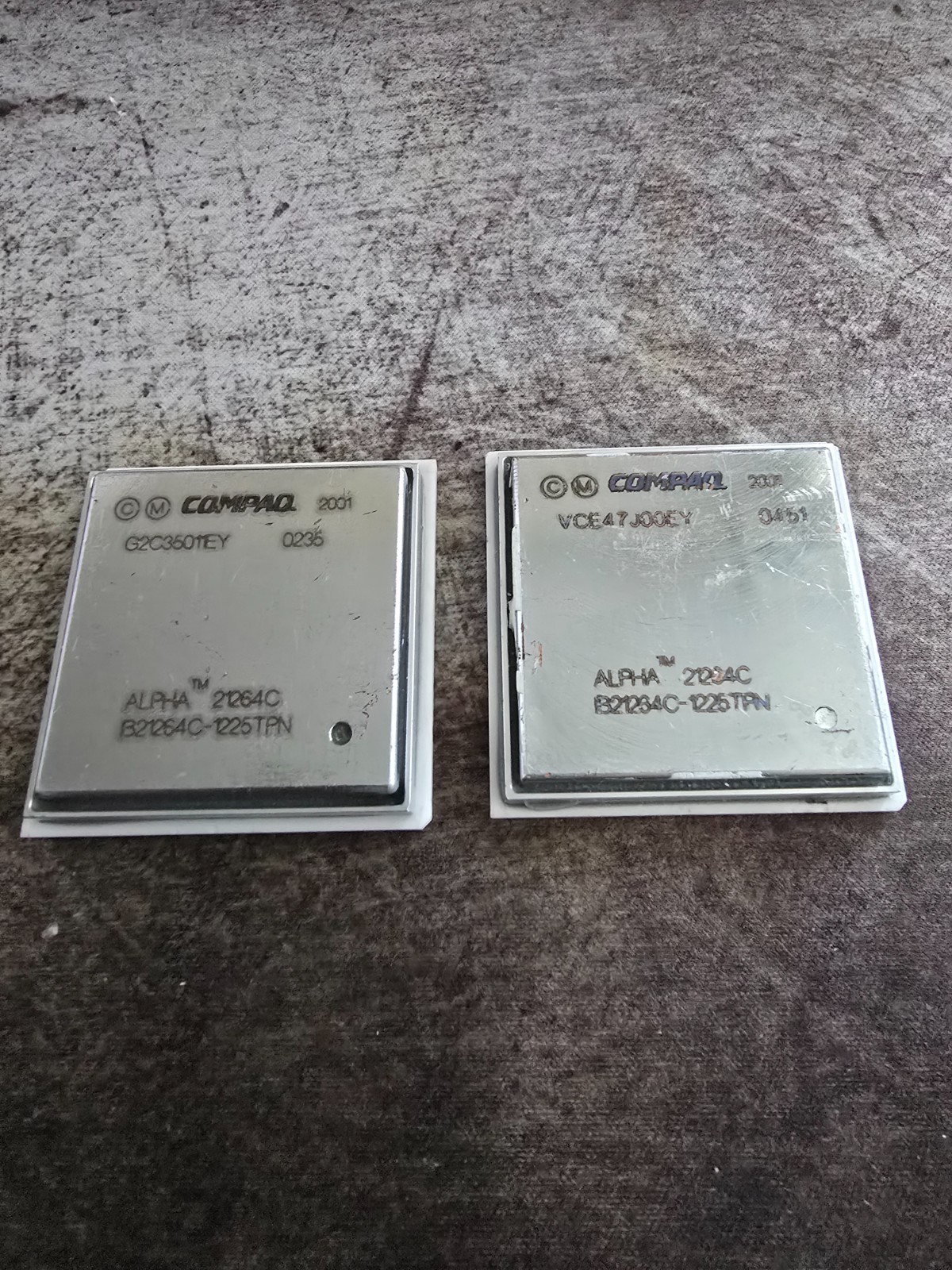 Lot of 2 Compaq Alpha 21264C B21264C-1225TPN Vintage DEC Alpha CPU 2001