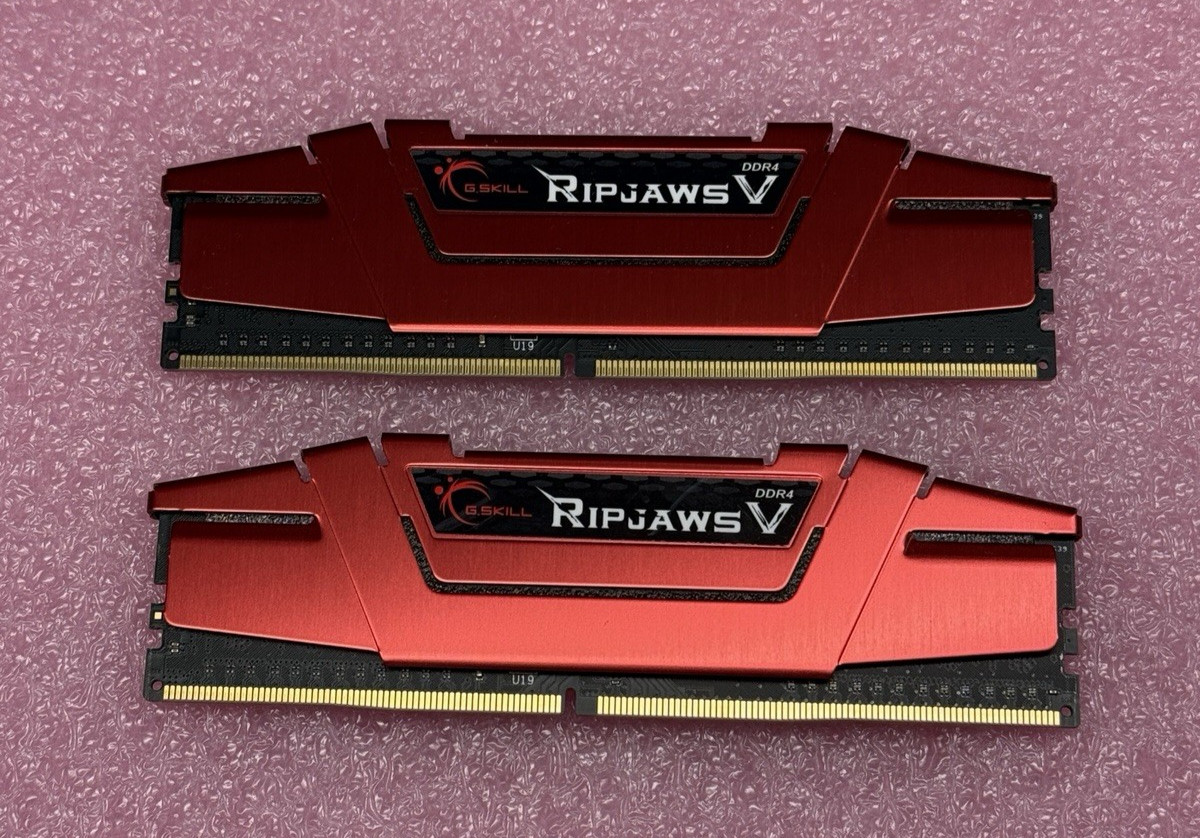 G.Skill RipJaws V rot 16 GB (2x8GB) F4-3000C15D-16GVRB DDR4-3000 RAM