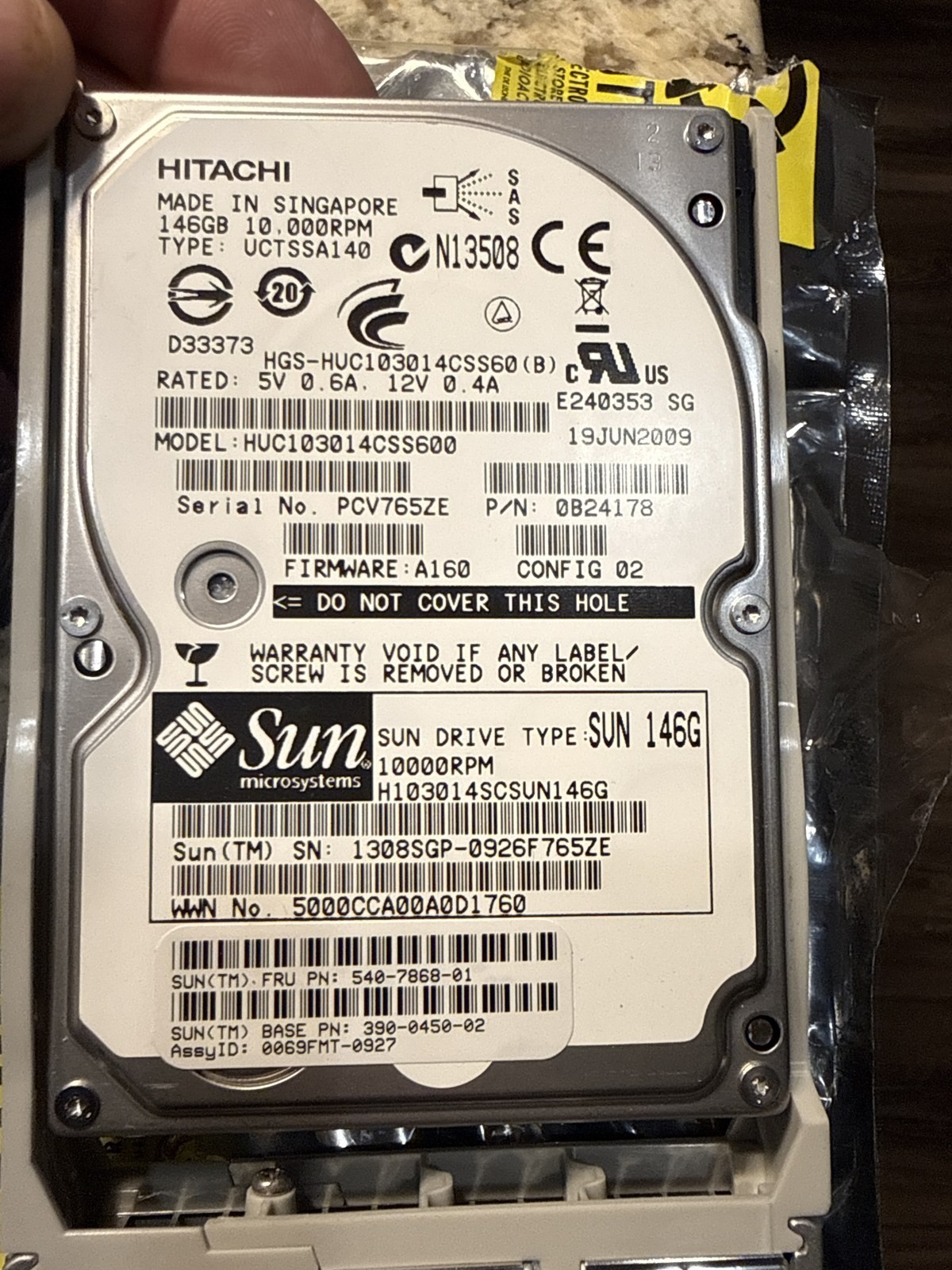 Sun Oracle 146GB 10K SAS 2.5" HDD 540-7868-01 390-0450 HUC103014CSS600 w/ Tray