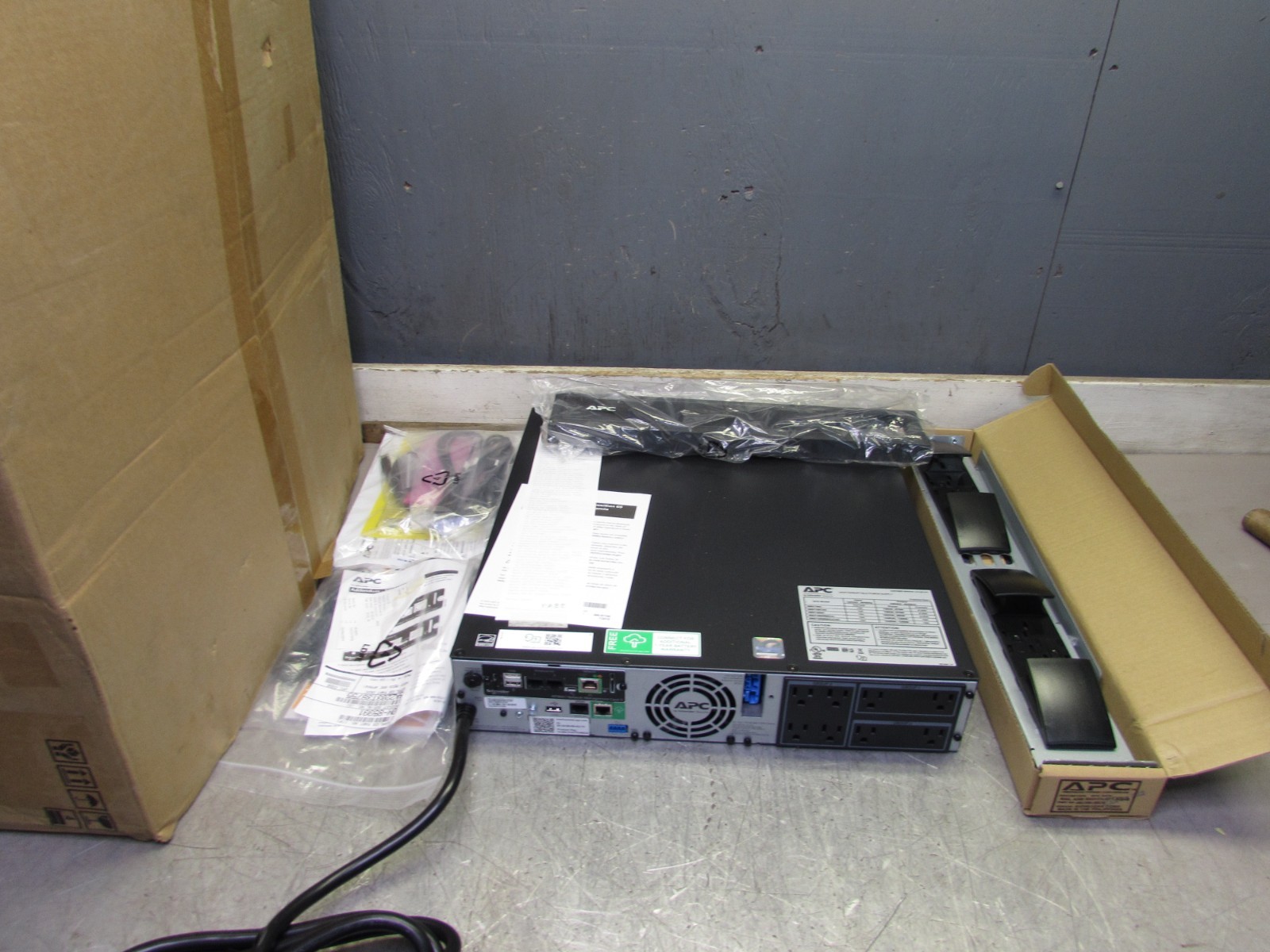 New APC / Scxhneider SMX1500RM2UCNC, Smart-UPS , 120V / 1500VA /1350W, NIB