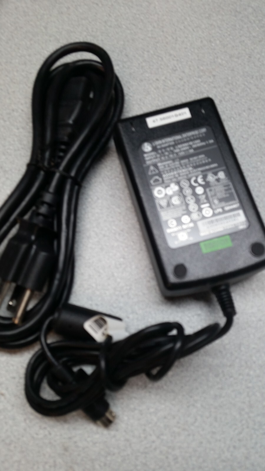 Original LI Shin International  LSE9901B1260  AC Adapter 12V 5,0A used