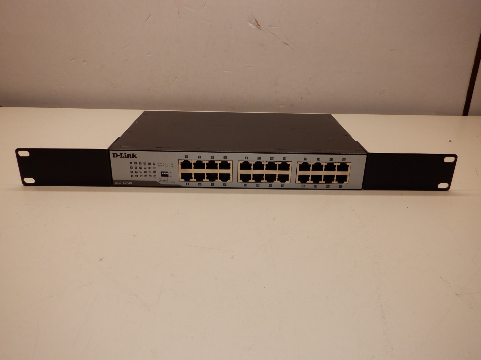 D-LINK DGS-1024D ETHERNET SWITCH