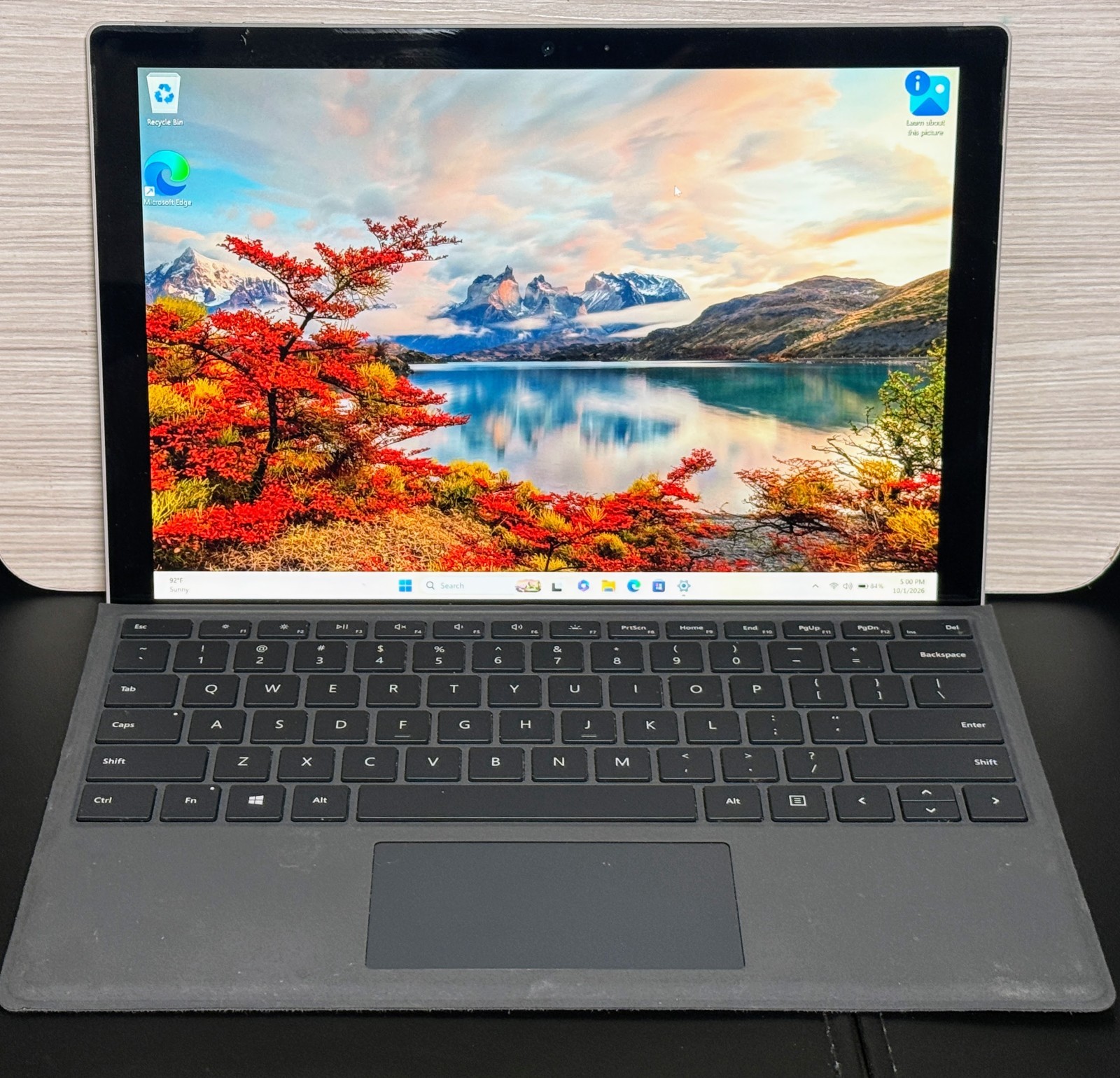 Microsoft Surface Pro 6 1796 i5-8250U 1.6GHz 8GB 128GB w/ Keyboard Cover & Dock