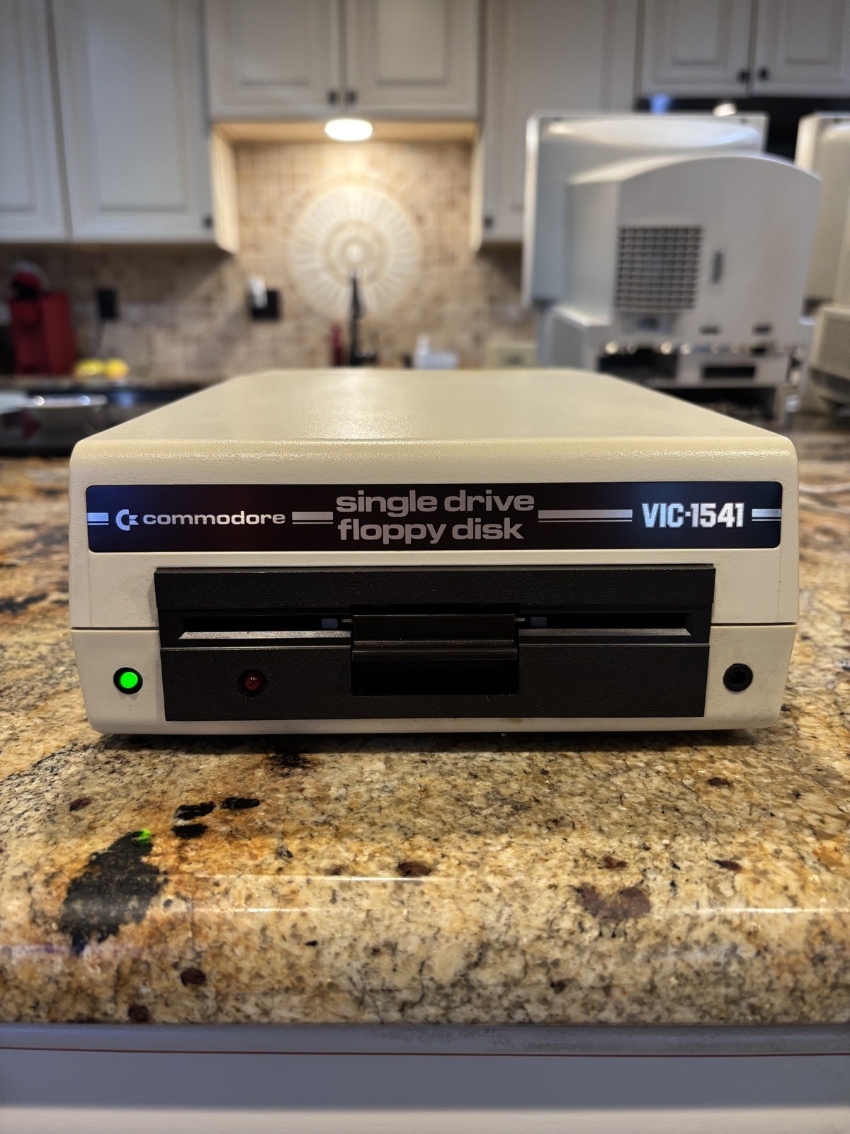Commodore 1541 Single Floppy Disk Drive VIC-1541 Orig Box Powers On w/cable Vic