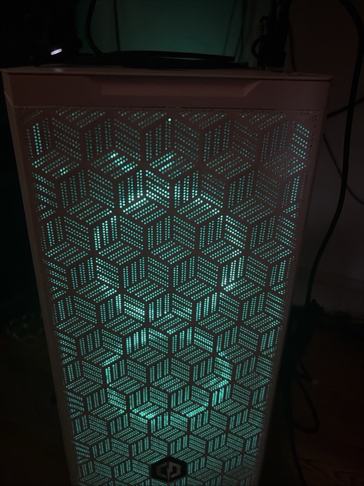 Ibuypower,white gaming PC, Ryzen 5 7600x, rtx 4060ti,16gb RAM,1TB Storage.