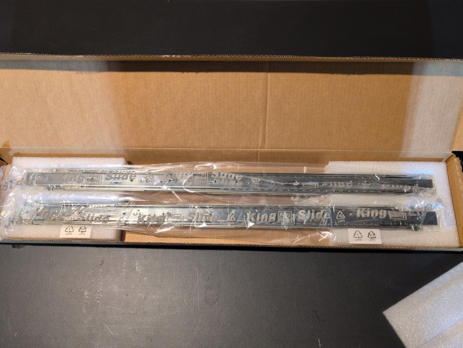Chenbro 84H314610-003 23" Kingslide 2U-4U Tool-Less Rackmount Sliding Rails