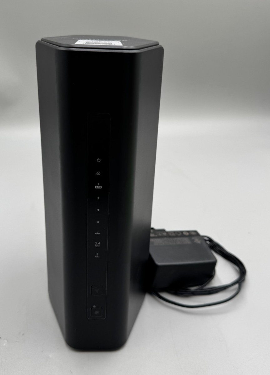 NETGEAR Nighthawk WiFi 7 BE5500 Dual-Band Router RS180 Good Condition