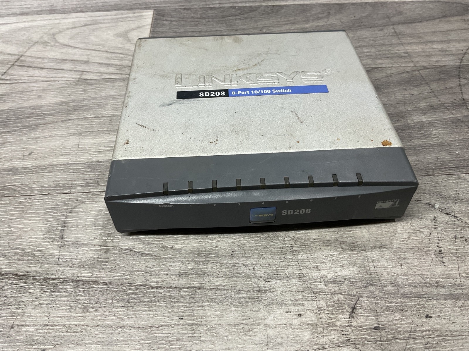 Genuine Linksys SD208 8-Port 10/100 Switch #304M111