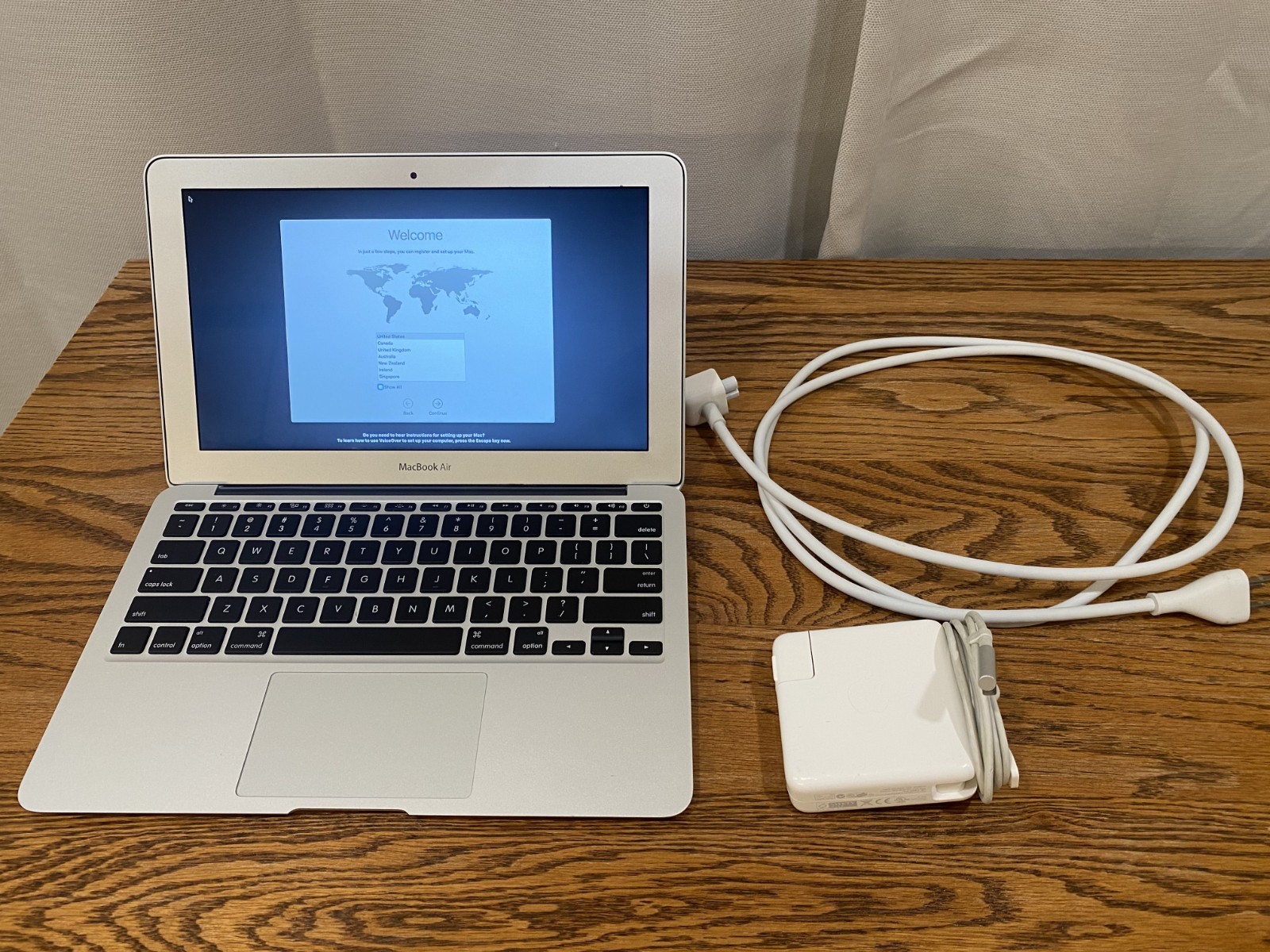 Apple MacBook Air 11.6" (Mid 2011) A1370, 1.6GHz i5, 2GB RAM, 64GB SSD + MagSafe