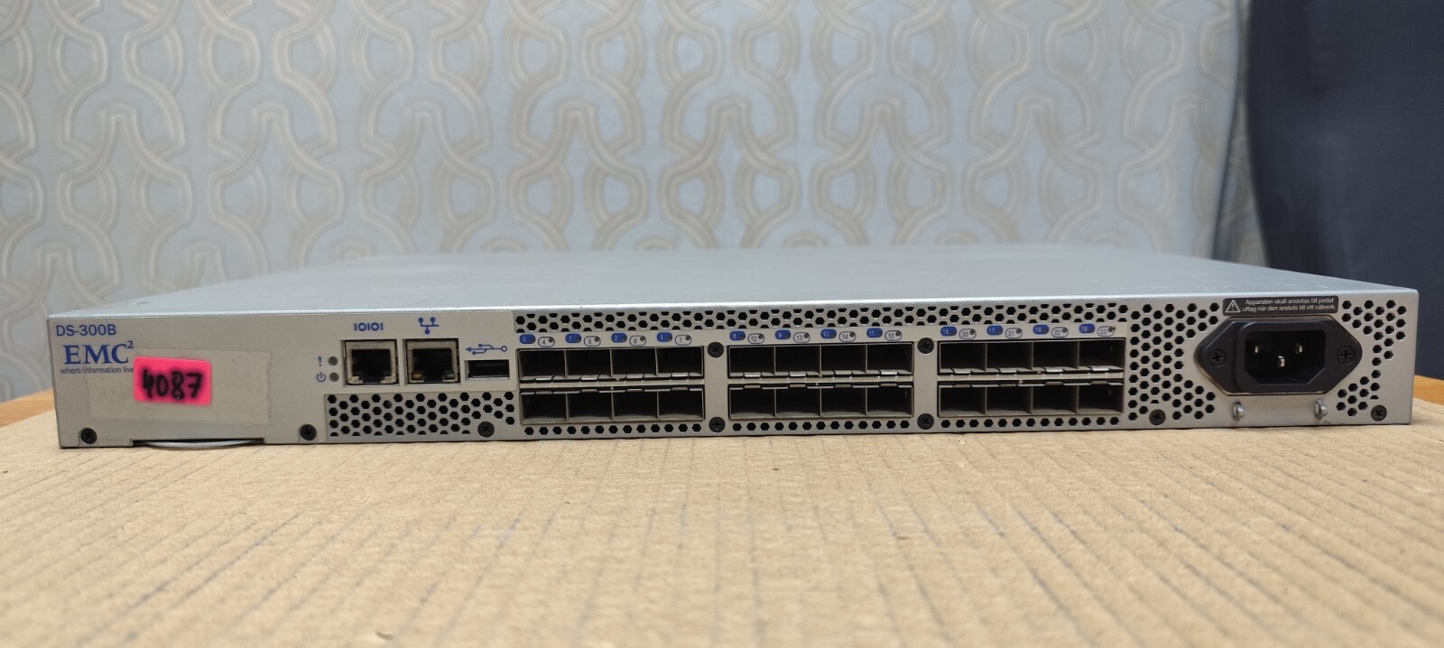 EMC DS-300B 100-652-065 8Gbps 24 Active Ports Switch