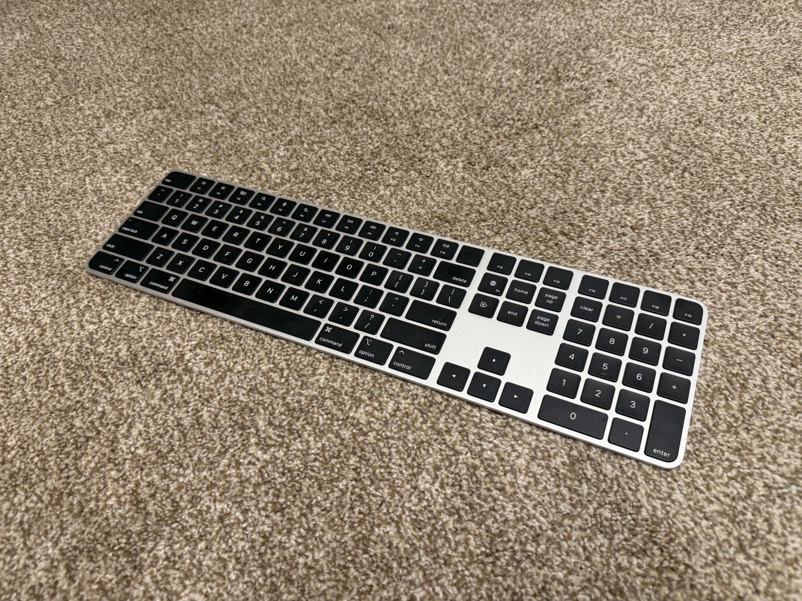 Apple Magic Keyboard Touch ID Numeric Keypad Black Keys A2520 Lightning Wireless