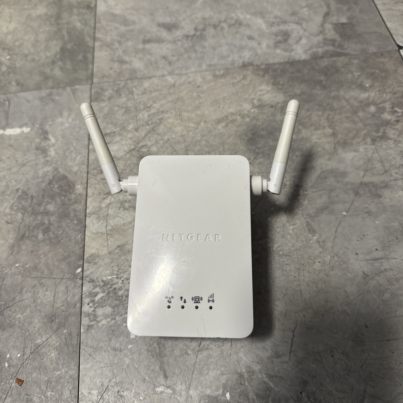 NETGEAR WN3000RP N300 WiFi Range Extender – Good Condition