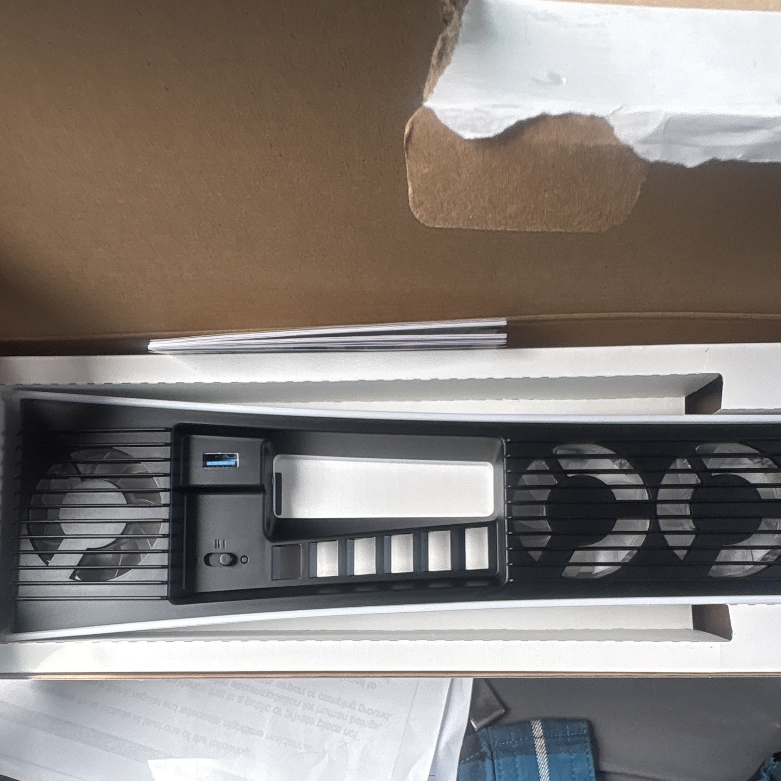 Hot-Swap Server Fan Module w/ Dual Cooling Fans & USB 3.0 Port Silver/Black
