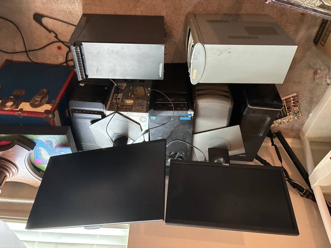 Wholesale Lot: 7 Desktop PC Towers For Parts/Repair + 3 Dell Monitors Working