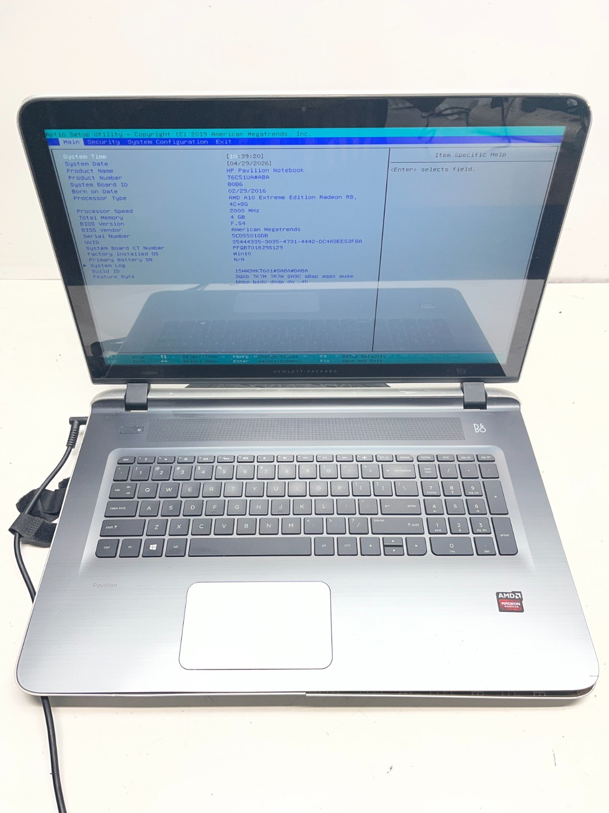HP Pavilion 17-g133cl  AMD A10 Extreme Radeon R8 200 MHz 4GB NO HDD