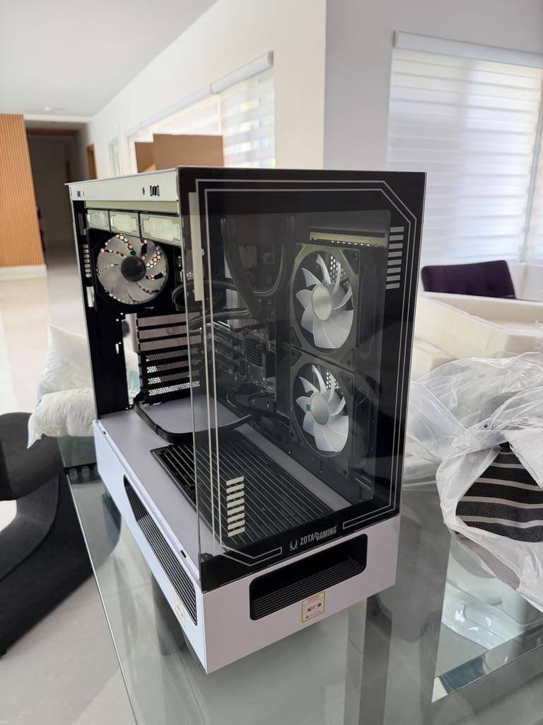 ZOTAC MEK Gaming PC Desktop 9800x3D MSI PRO B850M Nvme 2t gen 4 XPG ddr5 32gb