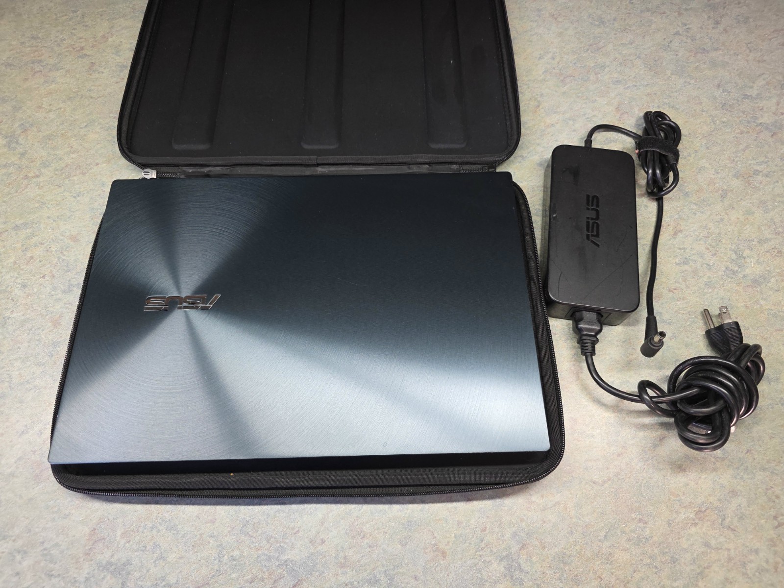 Asus Zenbook Pro Duo UX581L 15.6" OLED 10th Gen I9 RTX 2060 32gb Ram 1TB -AS IS-