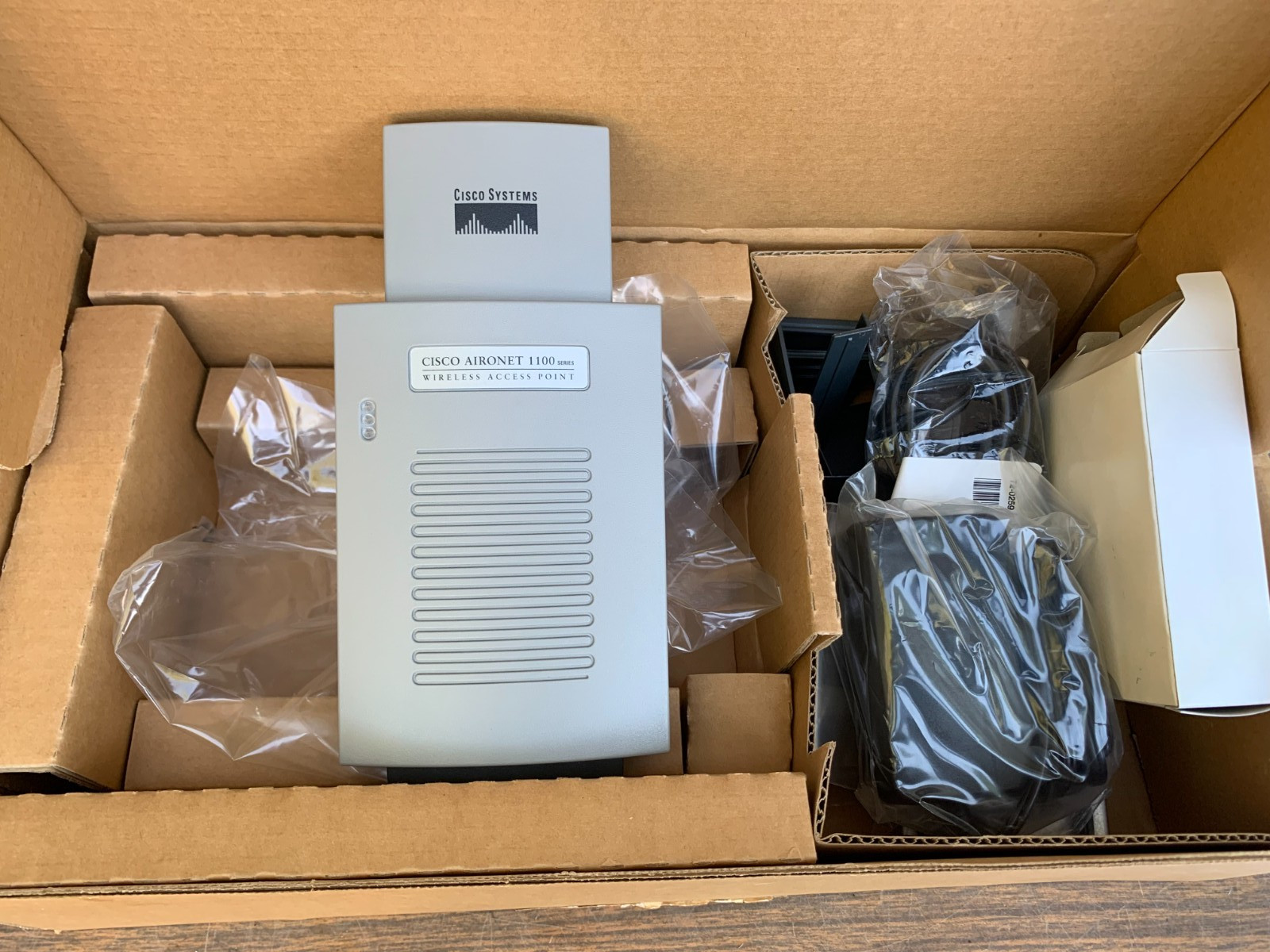 Cisco Systems Aironet 1100 Series WIFI Access Point AIR-AP1120B Series NOS