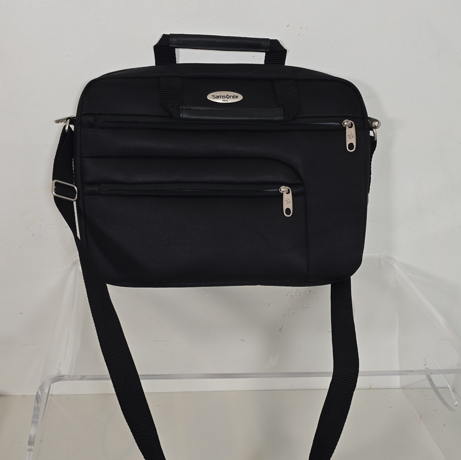 Samsonite 1910 Black Nylon Padded Shoulder/Messenger Bag w/ Strap 15"