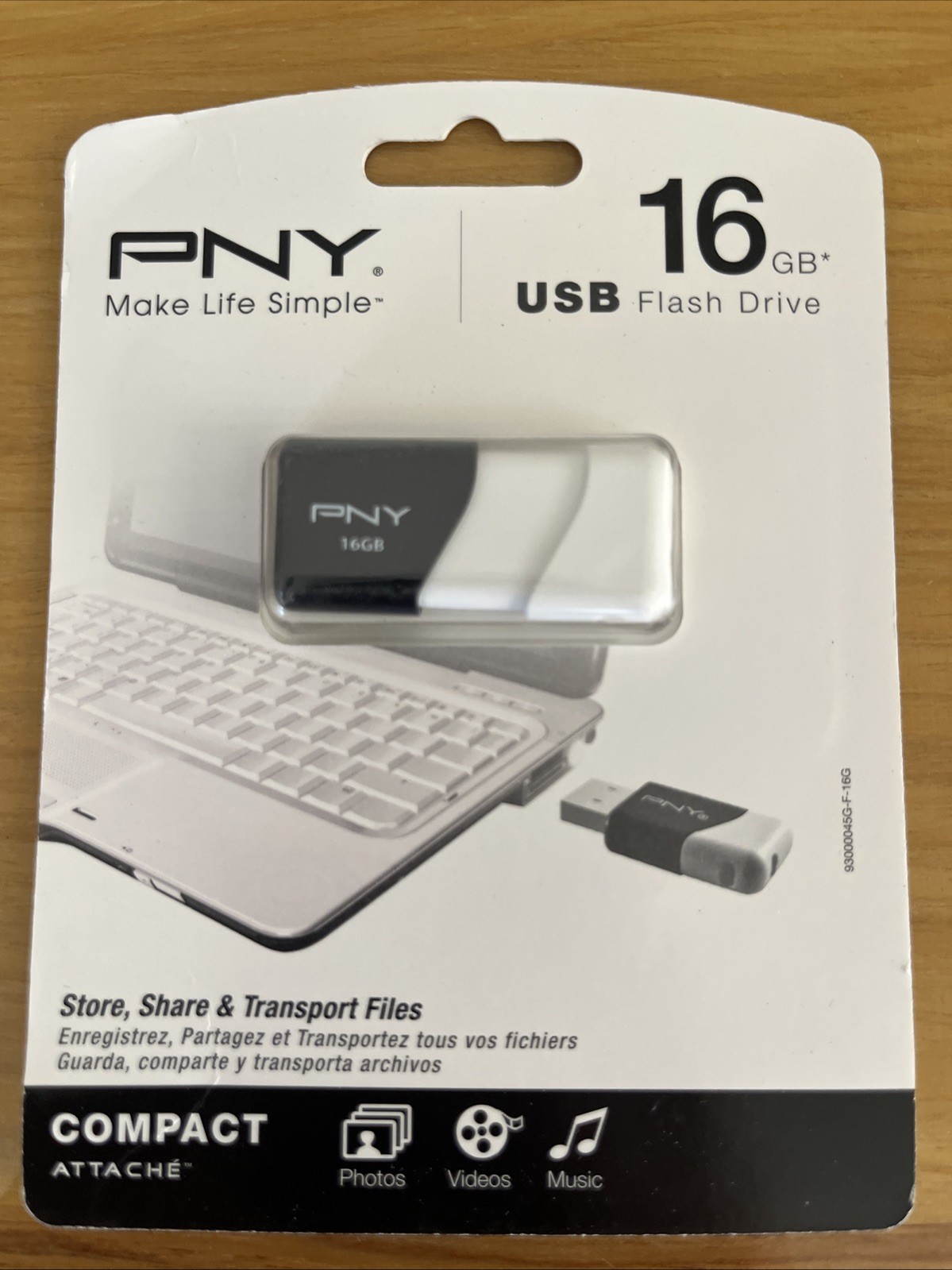 PNY Compact Attaché 16GB USB 2.0 Flash Drive - Black/White (P-FD16GCOM-GE) NEW