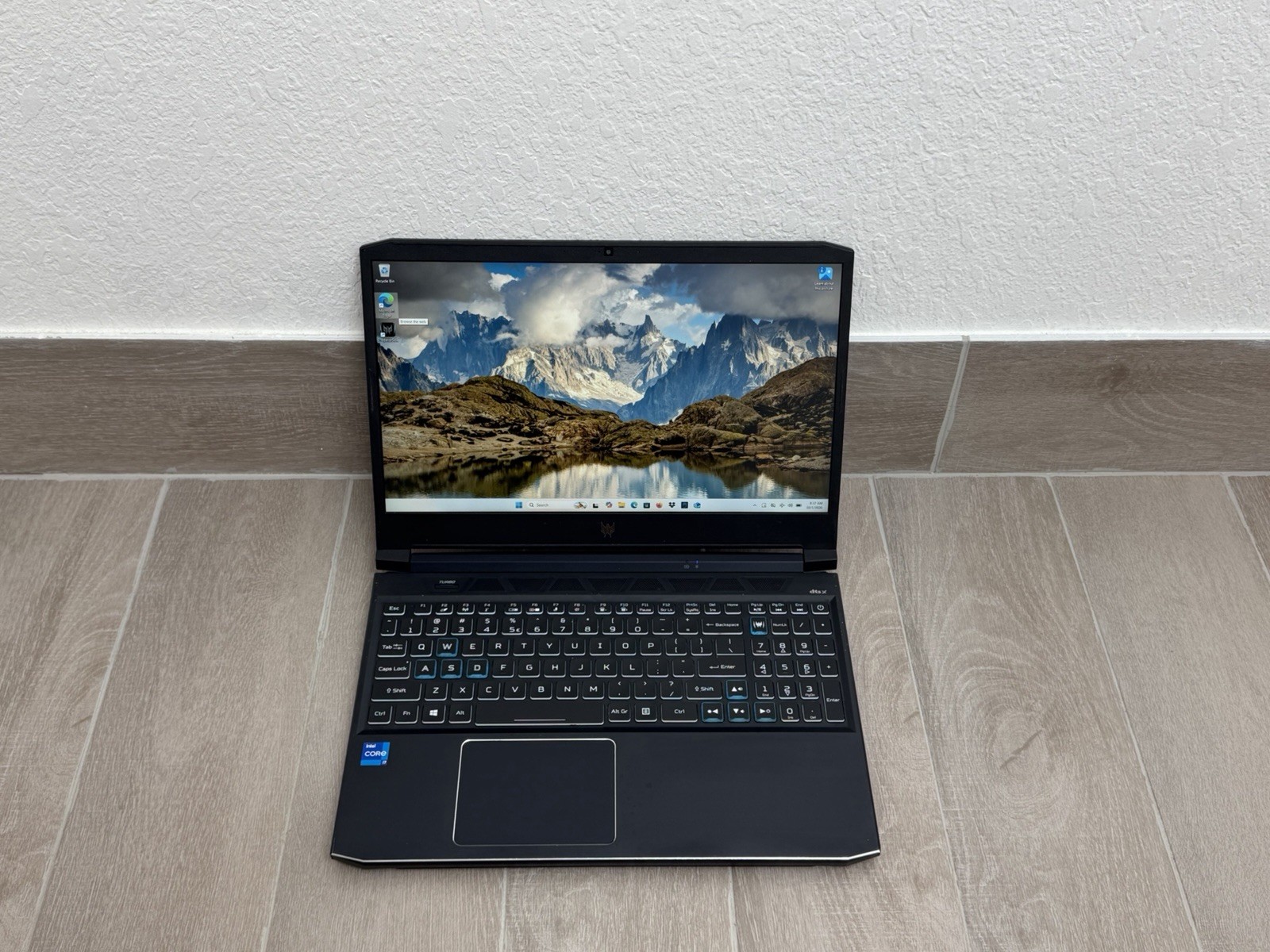 Acer Predator Helios 300 15.6" Core i7-11800H GeForce RTX 3050 16GB RAM 512GB