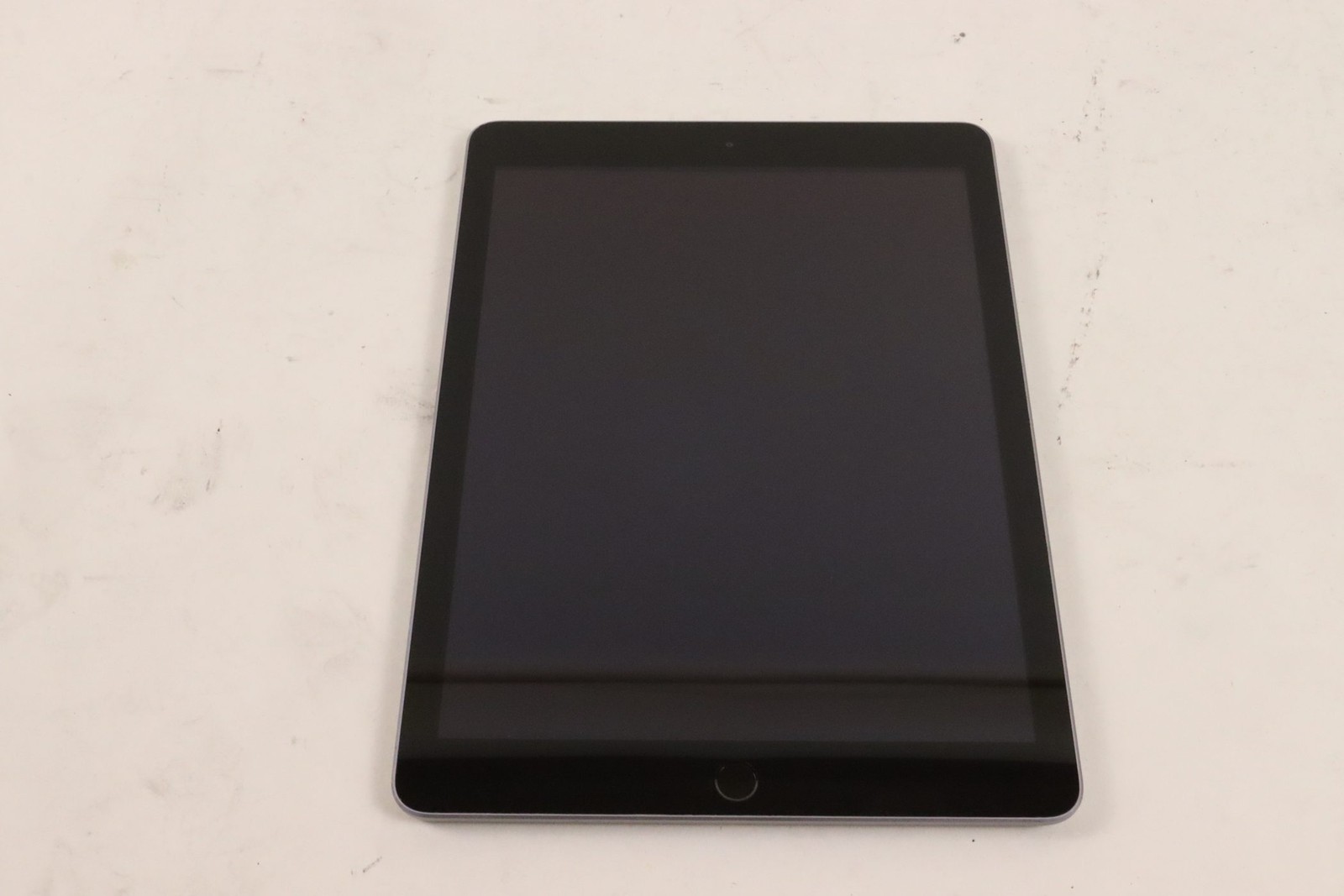 APPLE IPAD 5TH GEN MP2F2LL/A | 9.7" | 32GB | WI-FI | SPACE GRAY