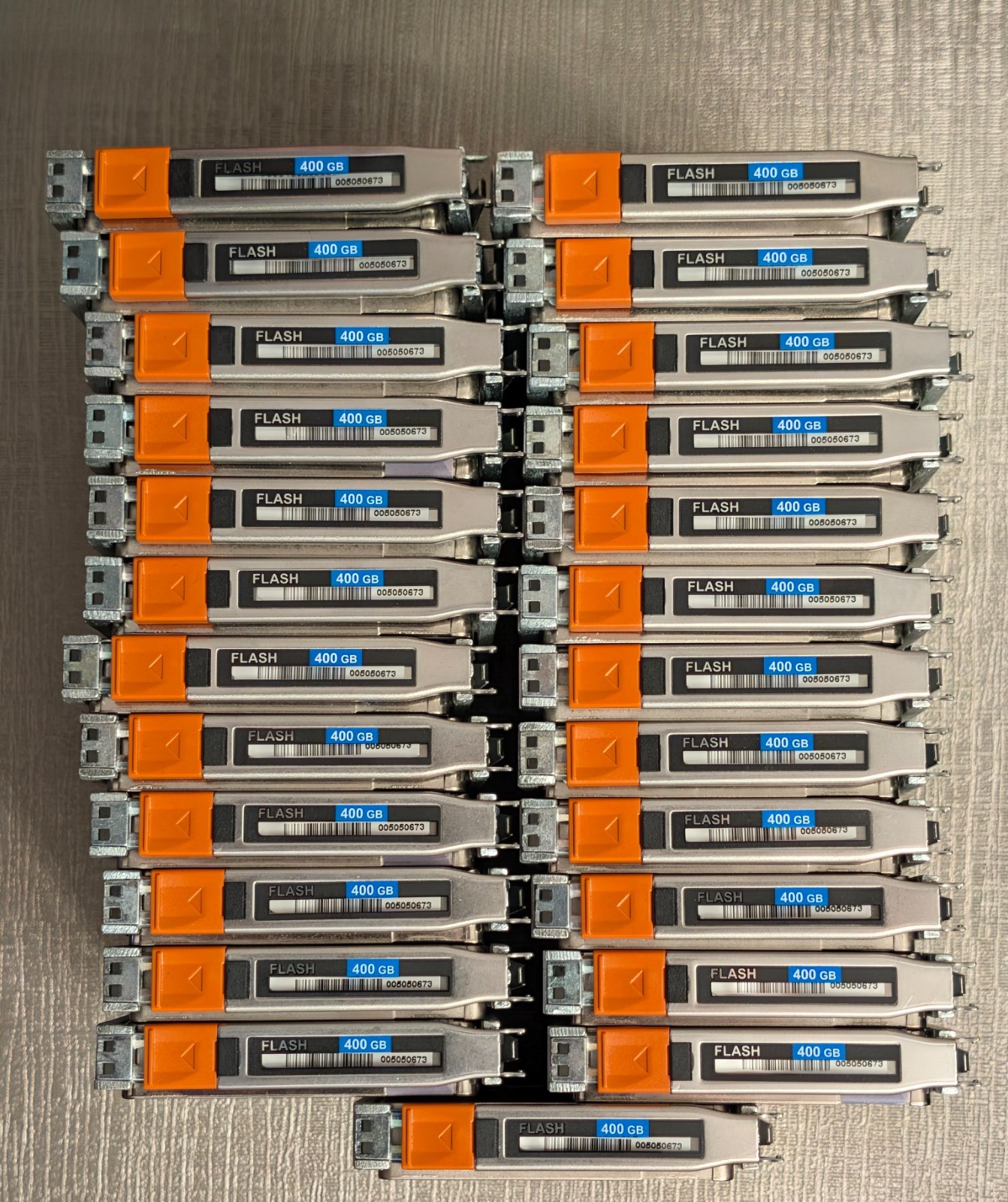 25x EMC XtremIO 400GB SAS SED SSD HUSMM8040ASS201 005050673 12Gb — TESTED