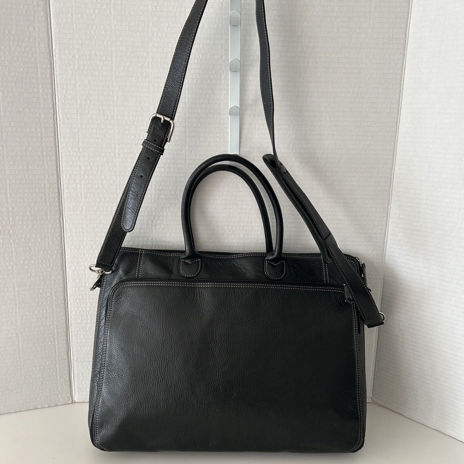 LAVENGER Expandable Unisex Genuine Leather Messenger Shoulder Bag  Color Black