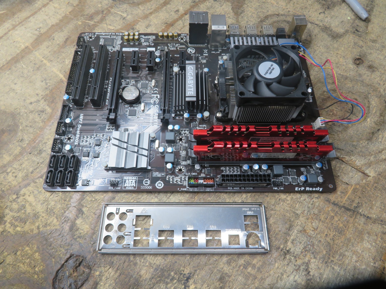 Gigabyte GA-970A-D3P AMD FX FD6300WMW6KHK  Desktop Motherboard 8GB RAM + I/O