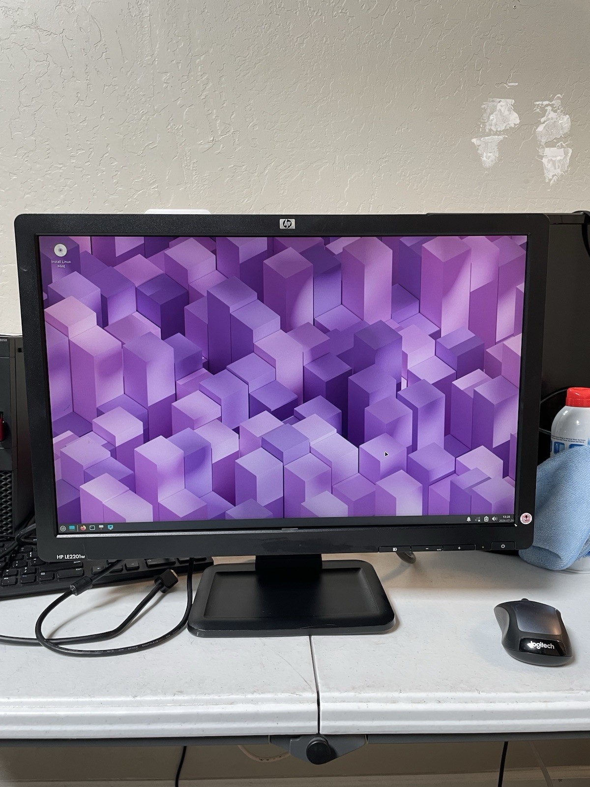 HP ProDisplay LE2201W 22" Widescreen 1680 x 1050 TN LCD Monitor