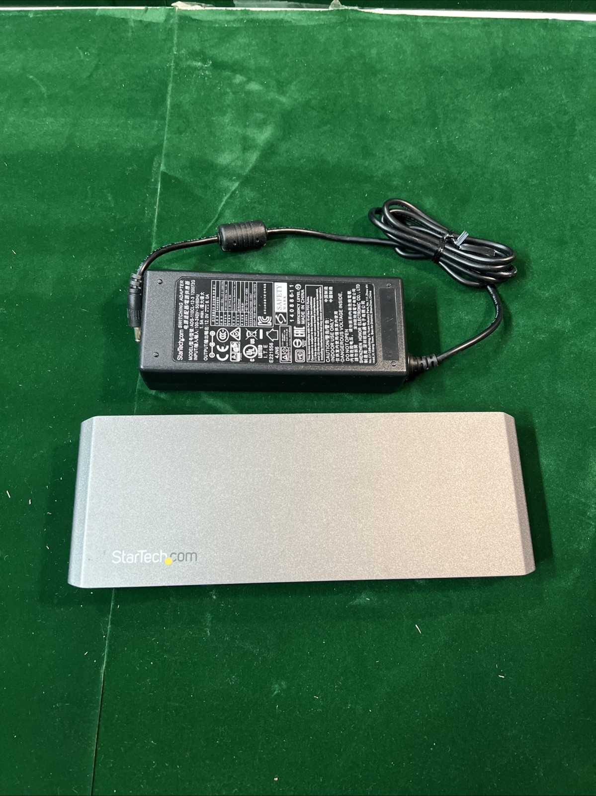 STARTECH.COM TB3DKDPMAW 4K THUNDERBOLT 3 DOCK STATION With Power Adapter