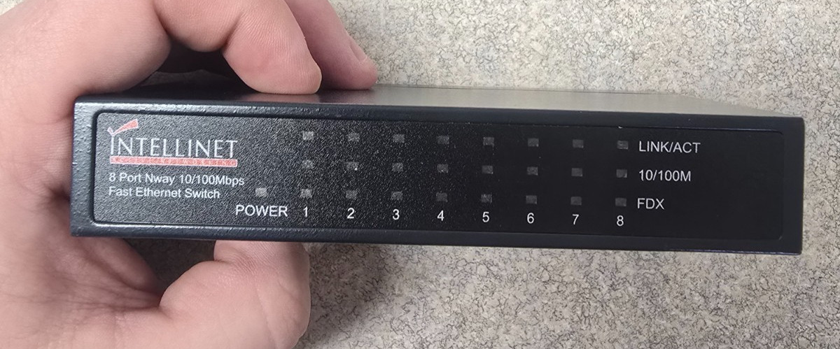 Intellinet 523318 ICU 1 (#133232#) 8 Port 10/100 Mbps unmanaged Ethernet switch