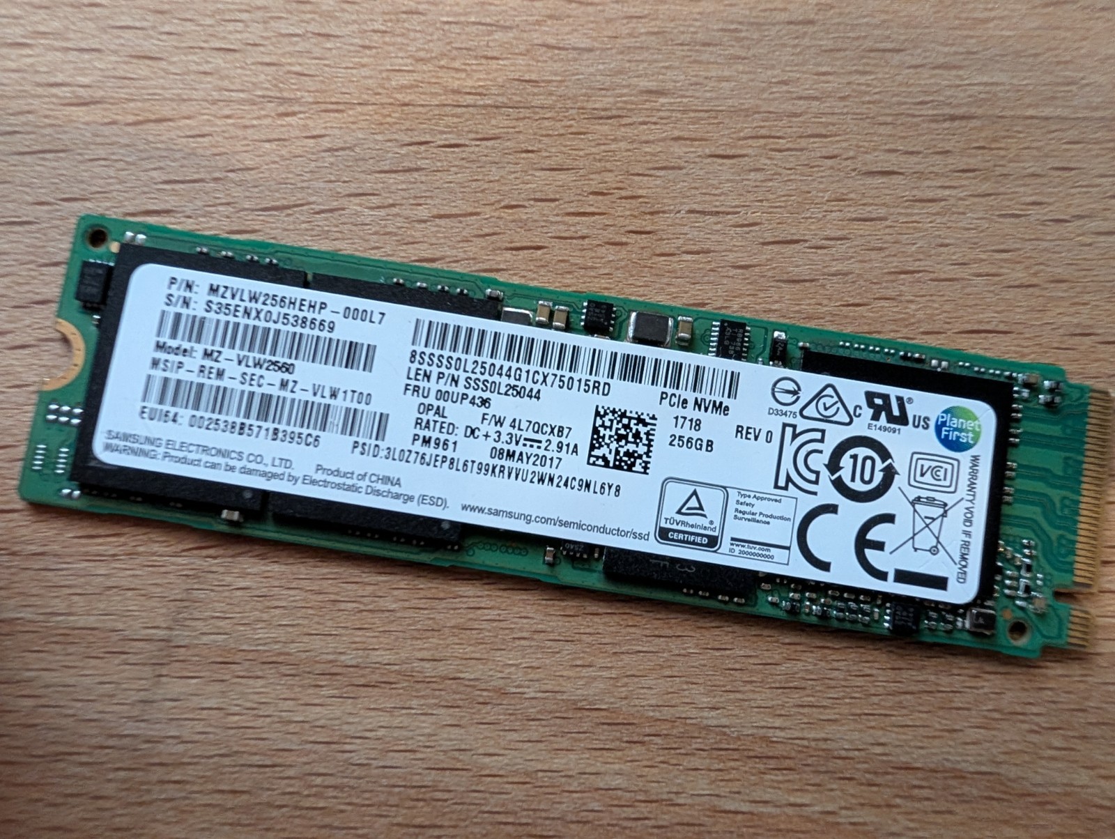 SAMSUNG MZ-VLW2560 256GB M.2 NVMe Internal SSD MZVLW256HEHP-000L7 [FRU 00UP435]